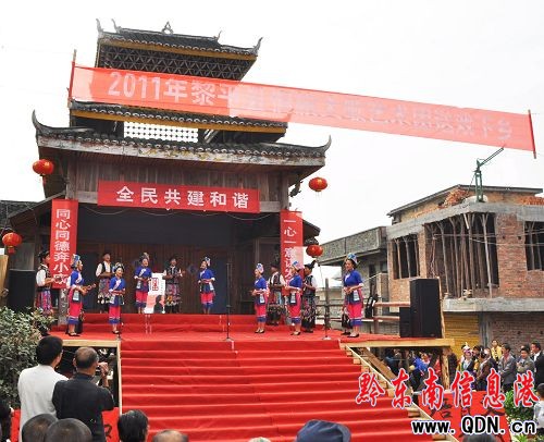 黎平藝術團赴中潮佳所開展“送戲下鄉”活動