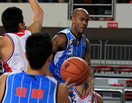 天津不滿判罰賽后險釀沖突 欲調(diào)錄像上訴至籃協(xié)