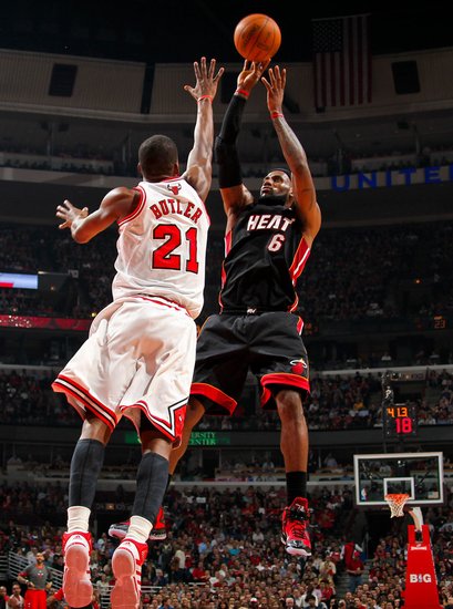 詹韋71分難擋小盧卡斯 羅斯缺陣公牛險(xiǎn)勝熱火