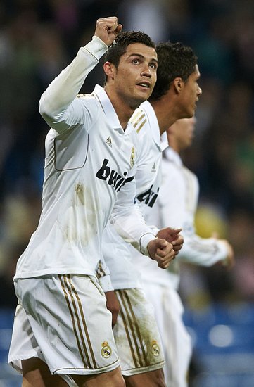 歐冠-C羅2球皇馬5-2晉級 卡卡世界波天使破門