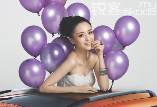 佟麗婭化身精靈高雅脫俗 靜若處子動如脫兔