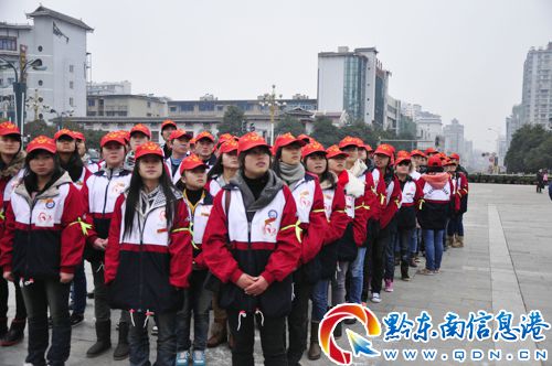 志愿者有愛:獻出一顆愛的心 讓世界充滿愛 圖