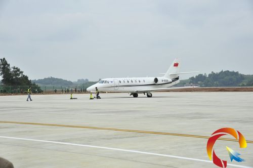 凱里黃平機(jī)場(chǎng)20日迎來(lái)首架飛機(jī)