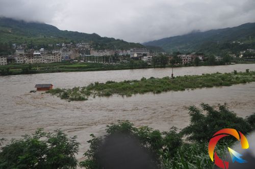 重安江洪水猛漲