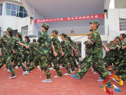 步調一致齊步走