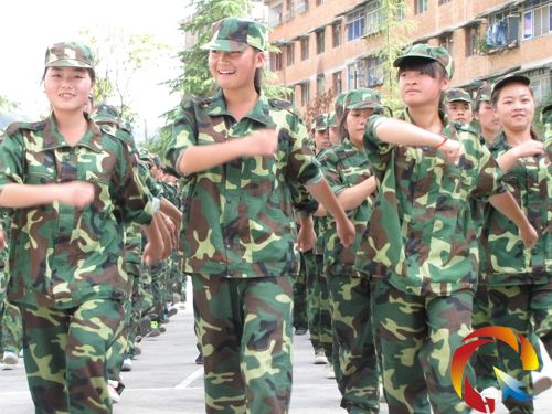 不愛紅妝愛武裝